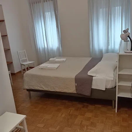 アフィッタカメーレ イリス ゲストハウス 4*